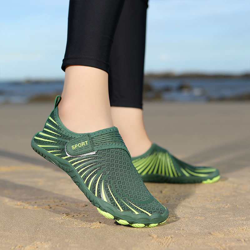 Barefoot-Water-Shoes-for-Summer-Beach-Walks6