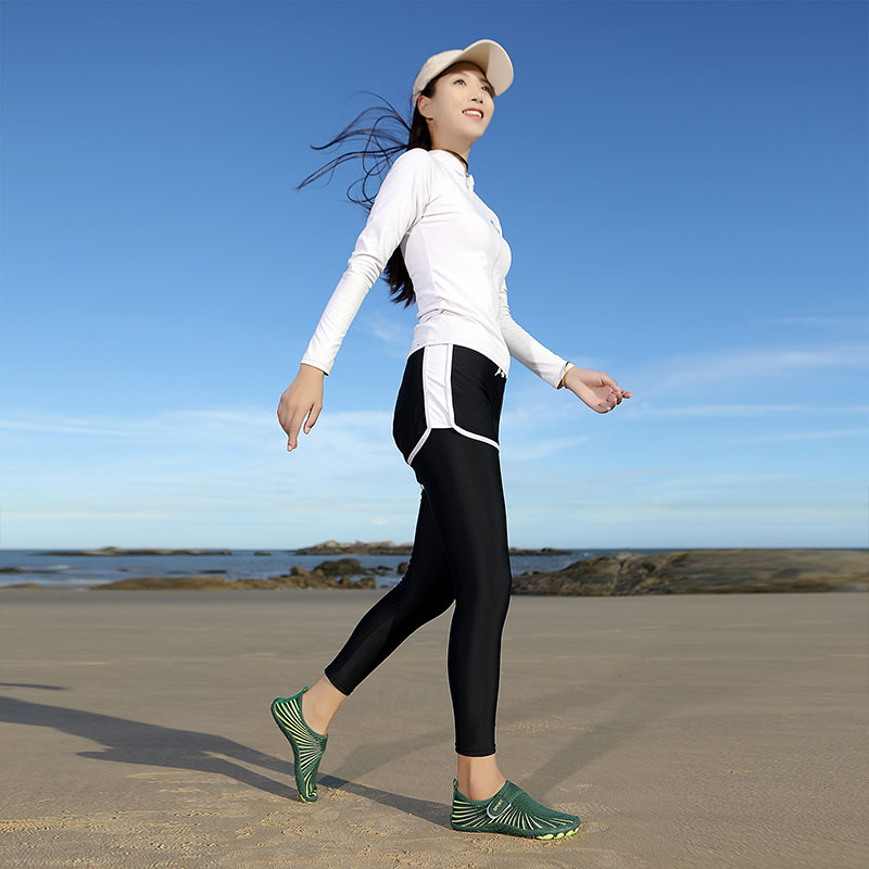 Barefoot-Water-Shoes-for-Summer-Beach-Walks8