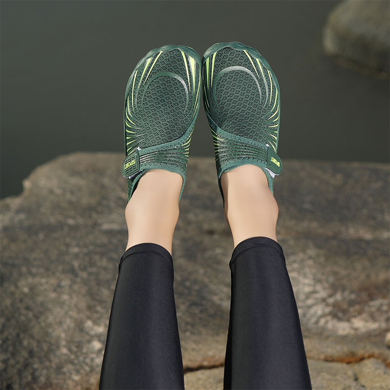 Barefoot-Water-Shoes-for-Summer-Beach-Walks2